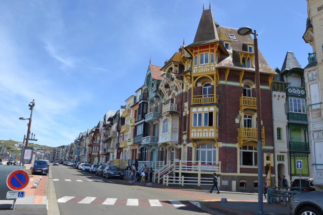 B&B Hotel Le Treport Friville Exteriör bild